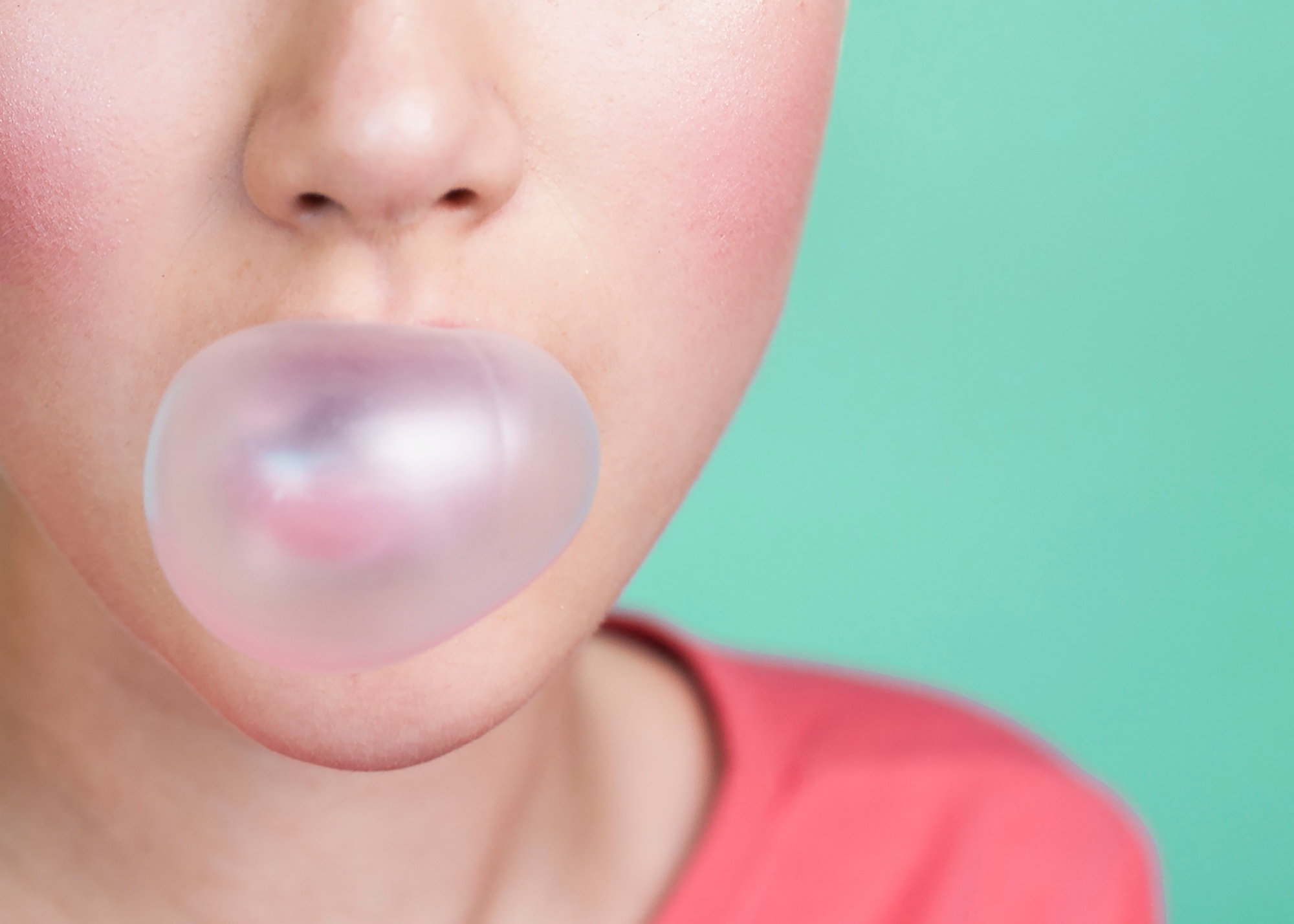 ¿Es verdad que masticar chicle sustituye al cepillado? Mito o realidad