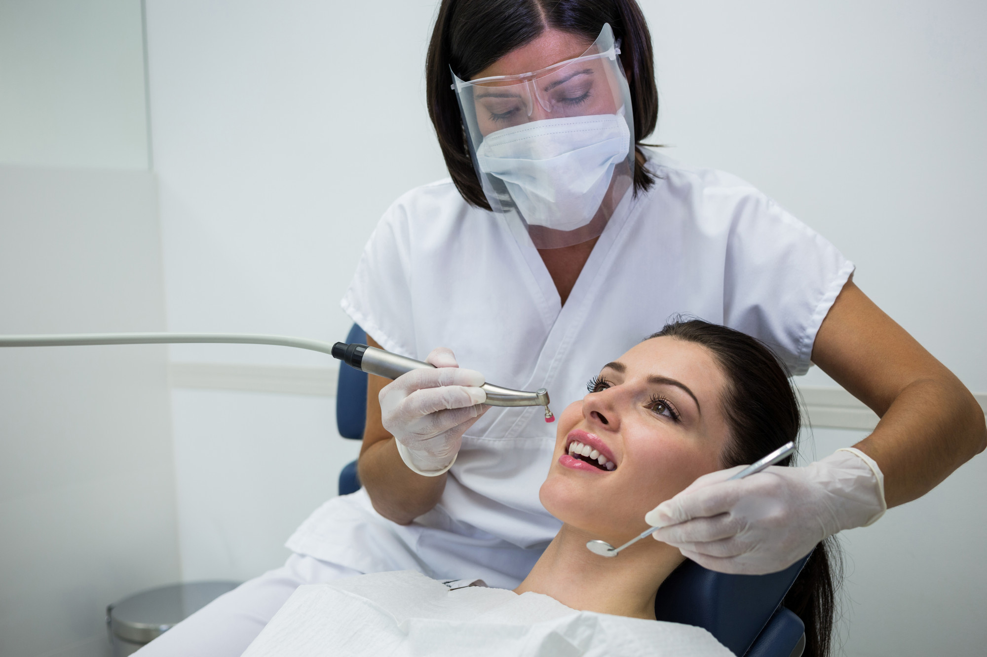 La importancia de la prevención bucodental en adultos: hábitos que realmente funcionan